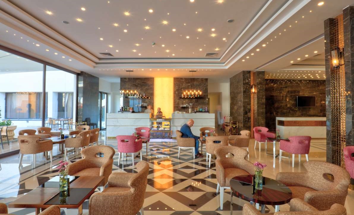 اجرا و طراحی دکوراسیون کافی شاپ کوچک و مدرن 27 دکوراسیون کافیشاپ شیک