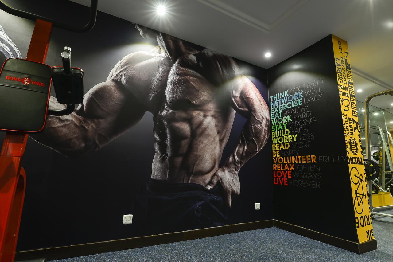 طراحی دیوار باشگاه بدنسازی